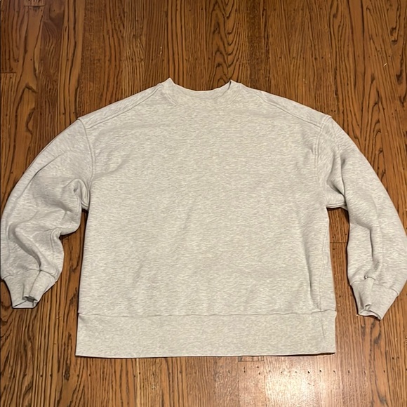 Everlane Tops - Everlane Sweatshirt
